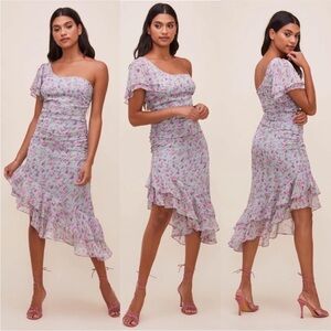 NWOT ASTR the Label Lisa Floral One Shoulder Dress . Size Small